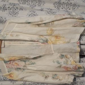 🎀Final Markdown🎀 Chico's linen wrap with flowers